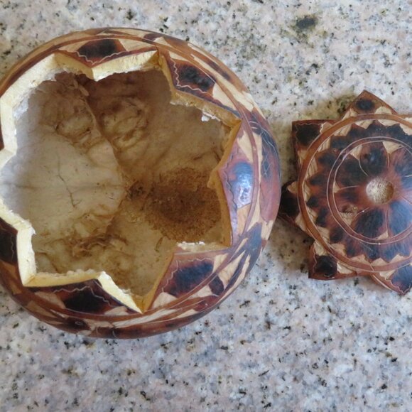 Hand Carved Chilean Gourd Vintage 3" High (K621) - Picture 5 of 7
